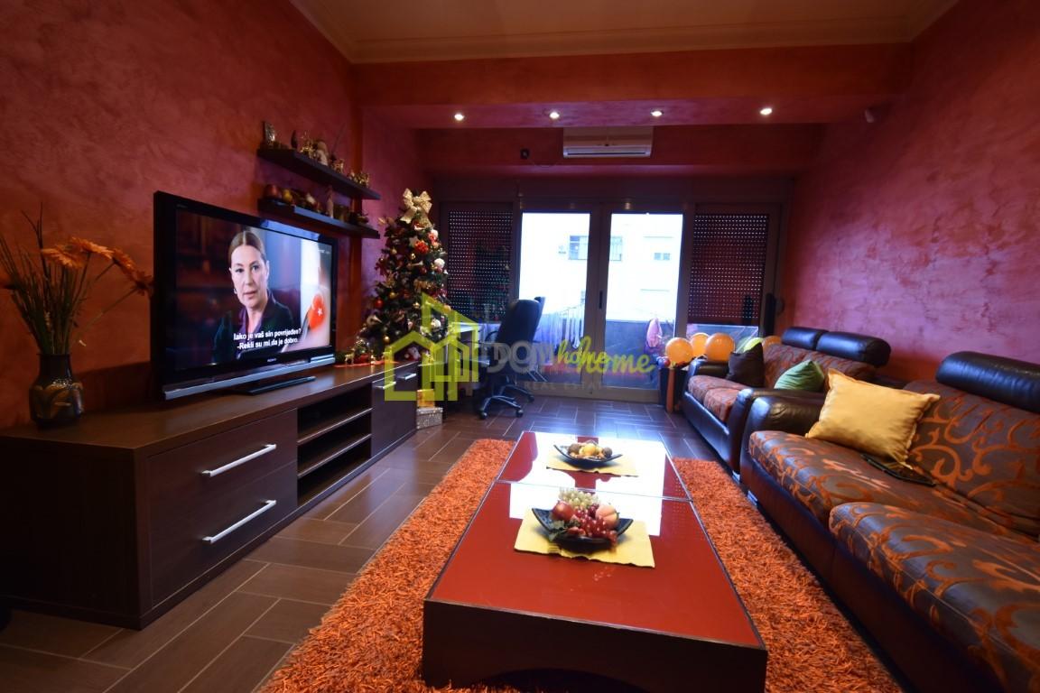 Trosoban stan 80m2, Centar